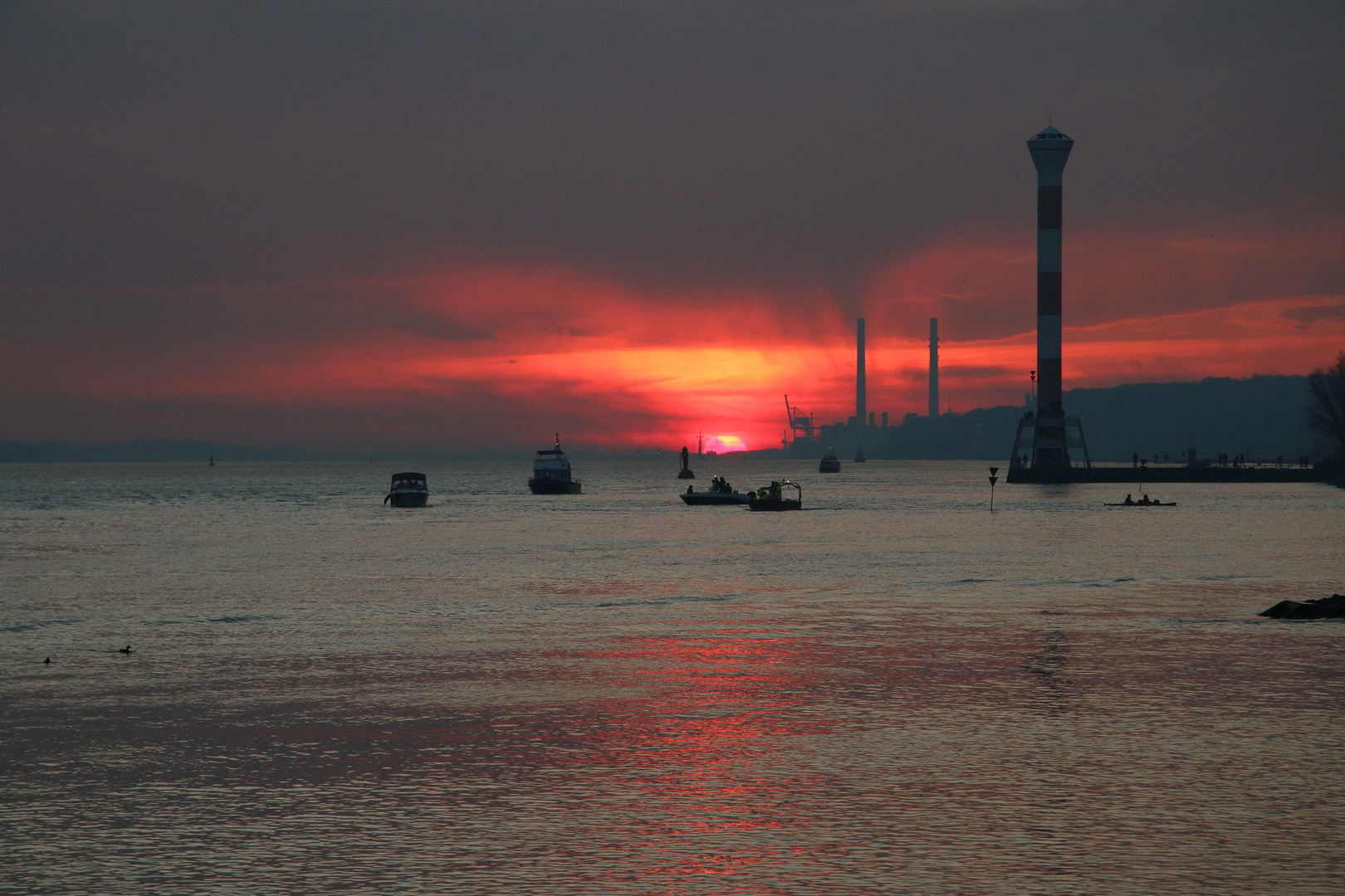 Sonnenuntergang an der Elbe in Blankenese