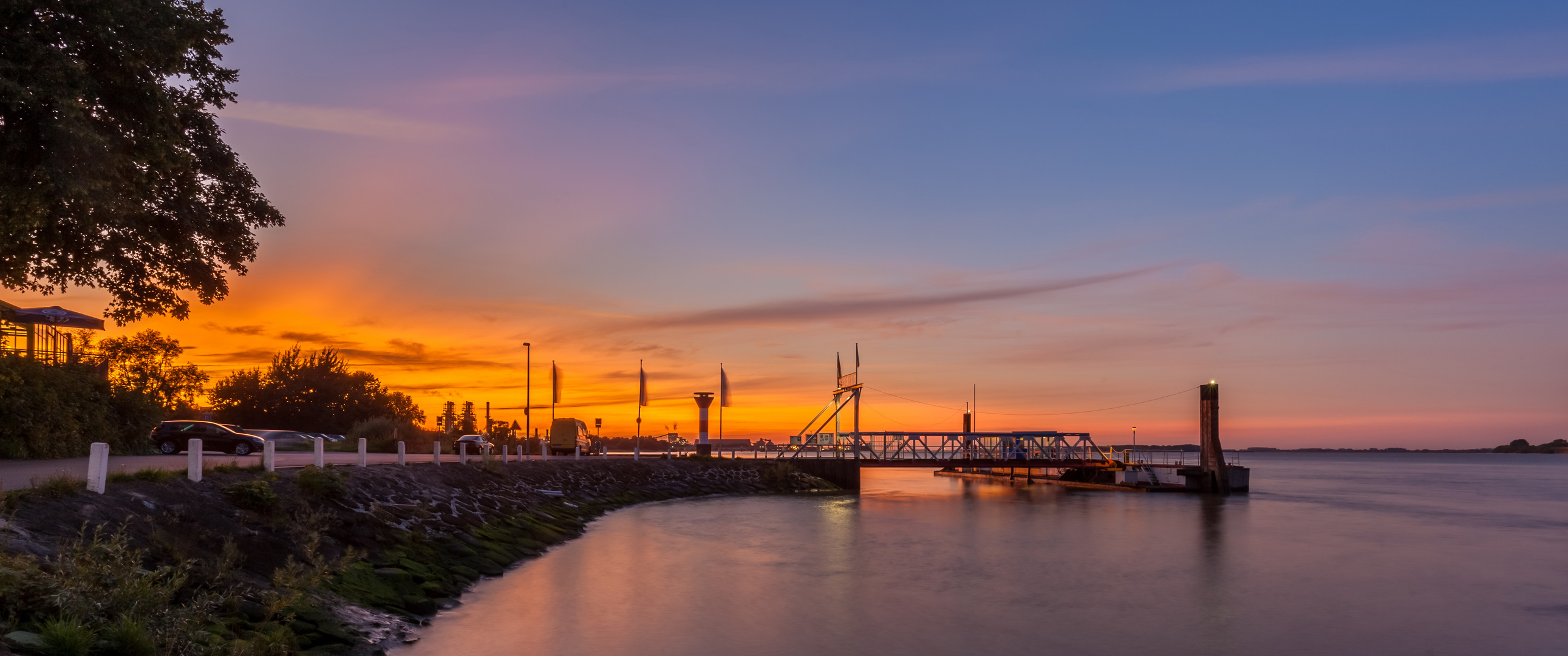 Sonnenuntergang an der Elbe in Stadersand