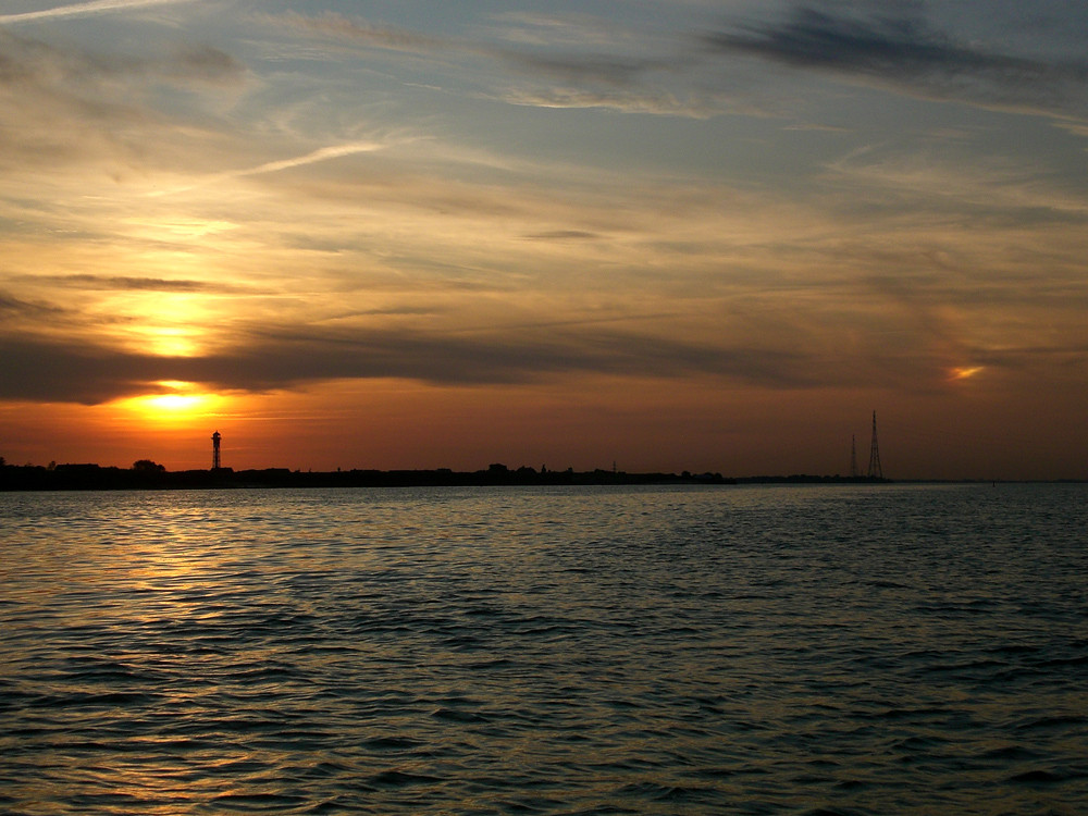 Sonnenuntergang an der Elbe (+Nebensonne?)