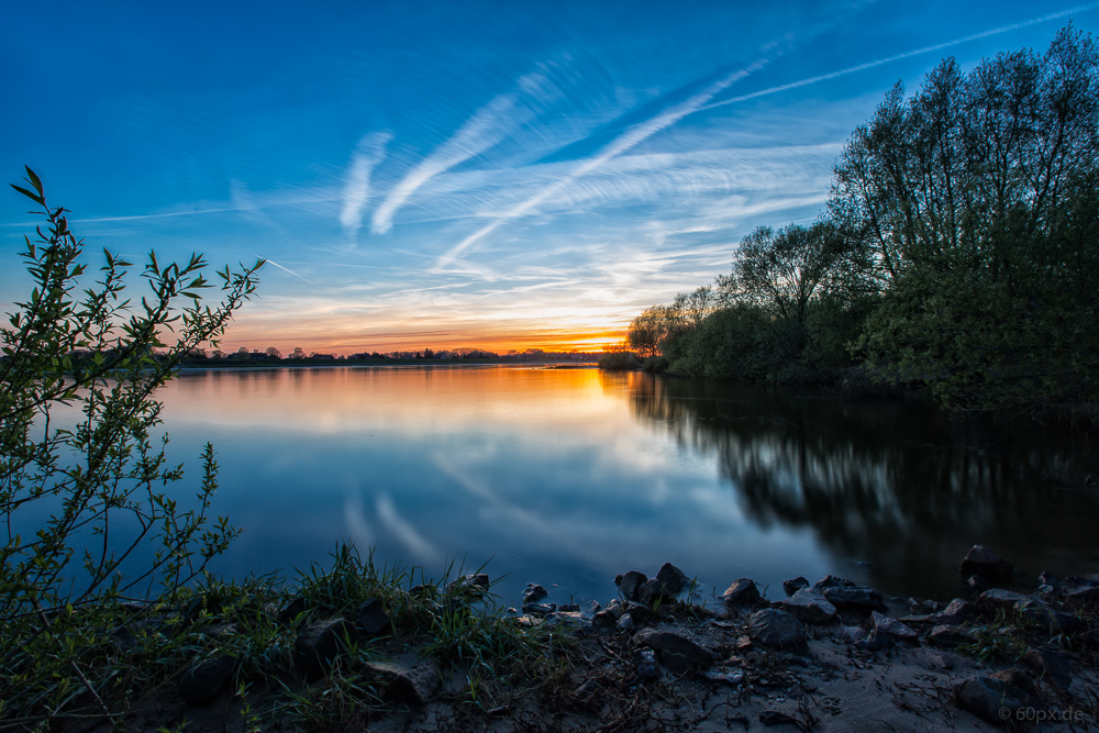 Sonnenuntergang an der Elbe XI