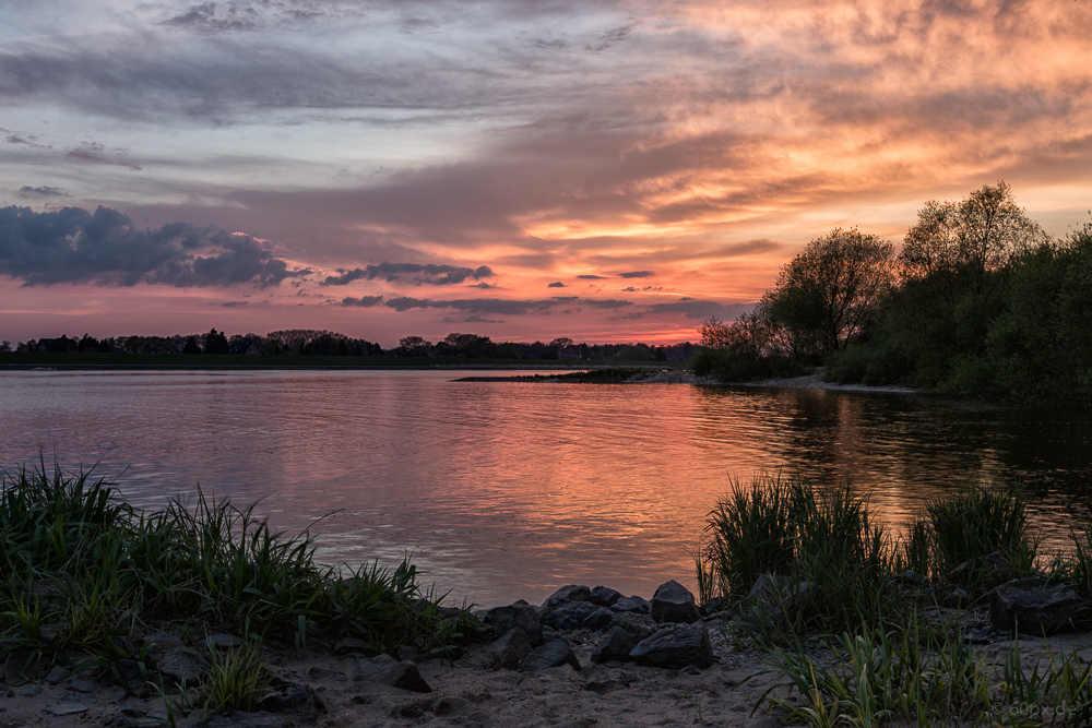 Sonnenuntergang an der Elbe XIII