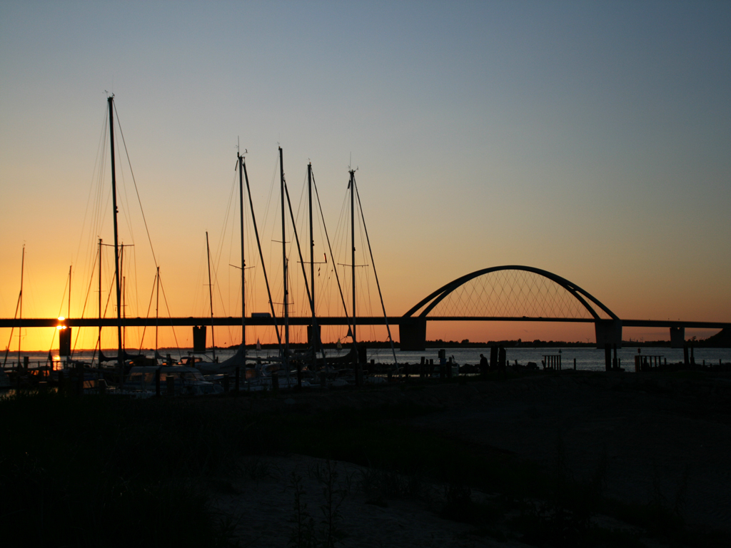 Sonnenuntergang an der Fehmarnsundbrücke