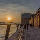 Sonnenuntergang an der Fischauktionshalle in Hamburg