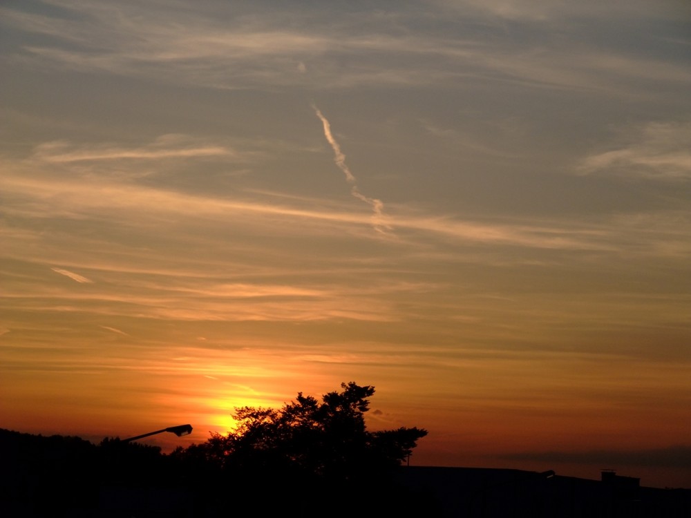 Sonnenuntergang an der Hauptstrasse