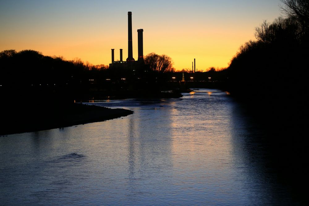 Sonnenuntergang an der Isar in München