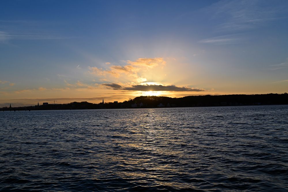 Sonnenuntergang an der Kieler Förde Foto & Bild | landschaft, jahreszeiten, sonnenuntergänge ...