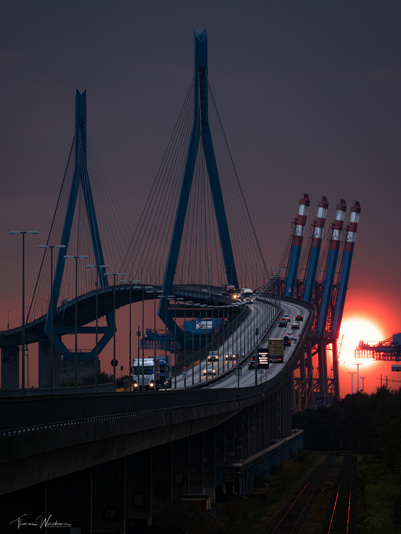 Sonnenuntergang an der Köhlbrandbrücke