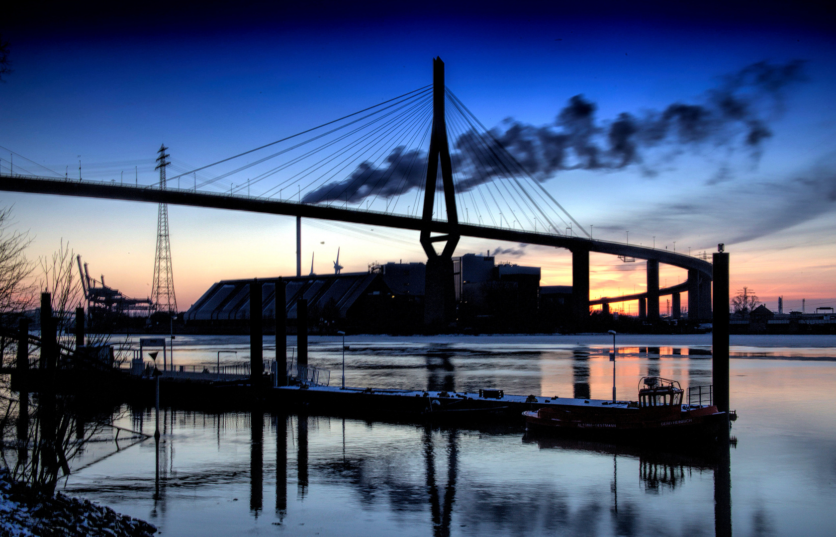 Sonnenuntergang an der Köhlbrandbrücke in Hamburg .....