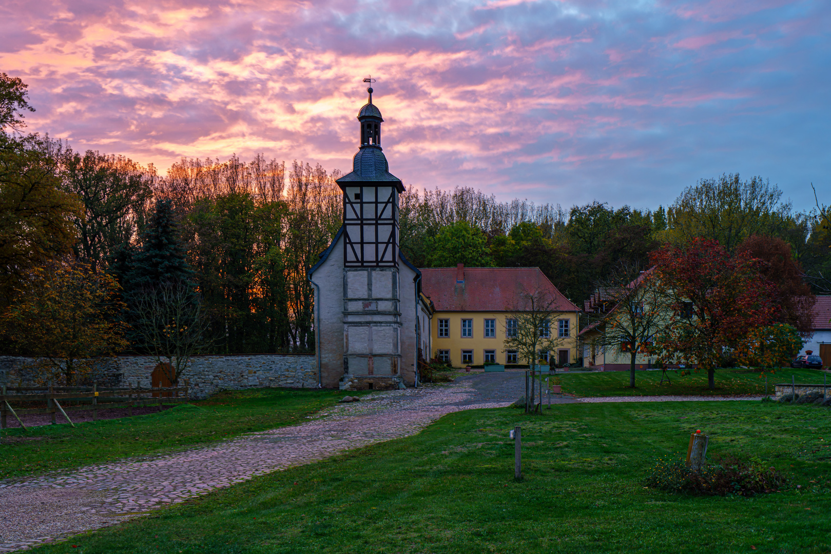 Sonnenuntergang an der Komturei Bergen (1)