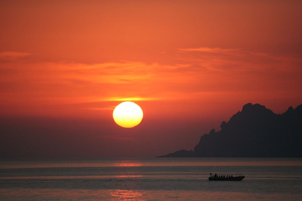 Sonnenuntergang an der Küste von Porto (Korsika)