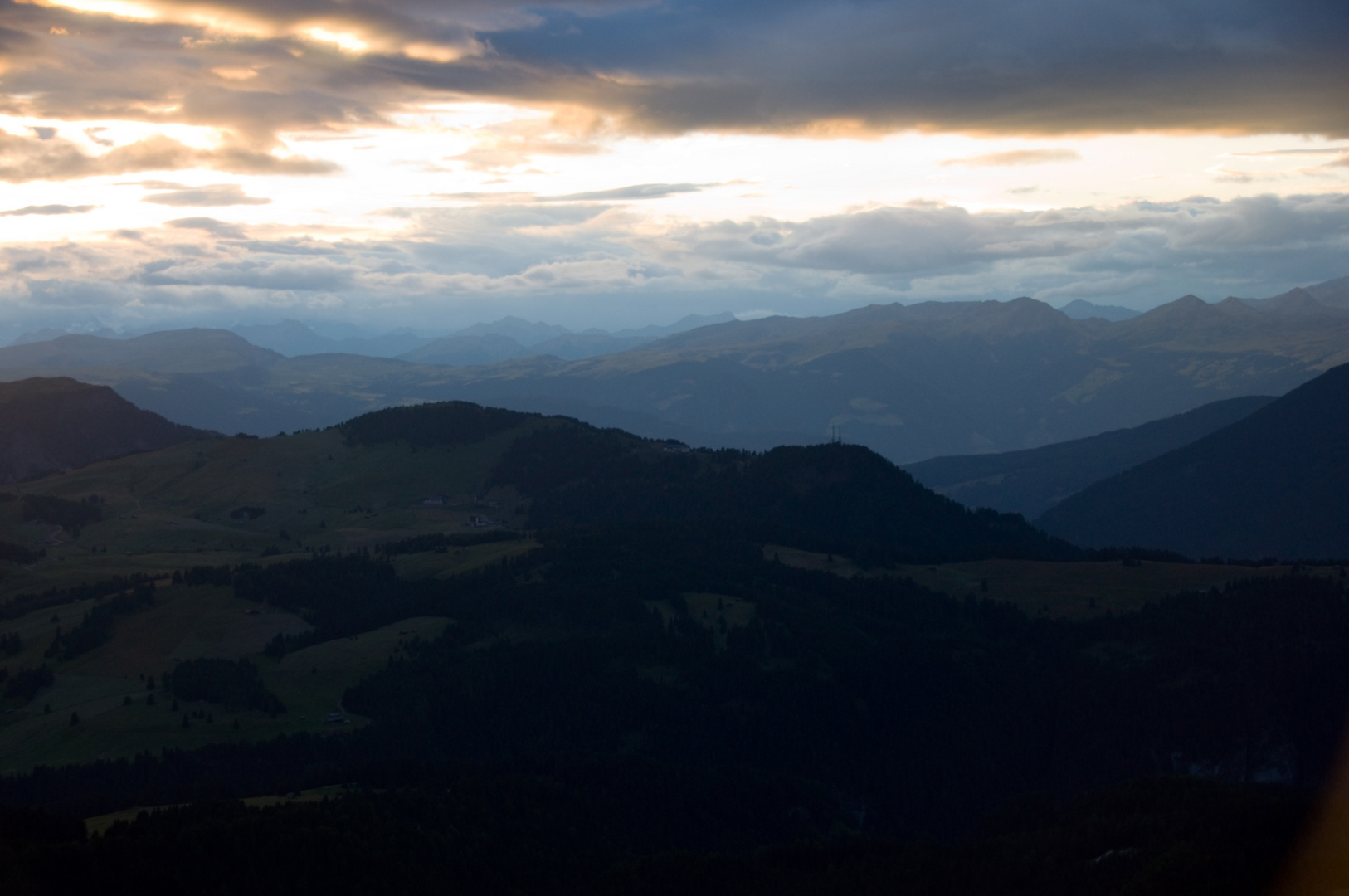 Sonnenuntergang an der Langkofelhütte