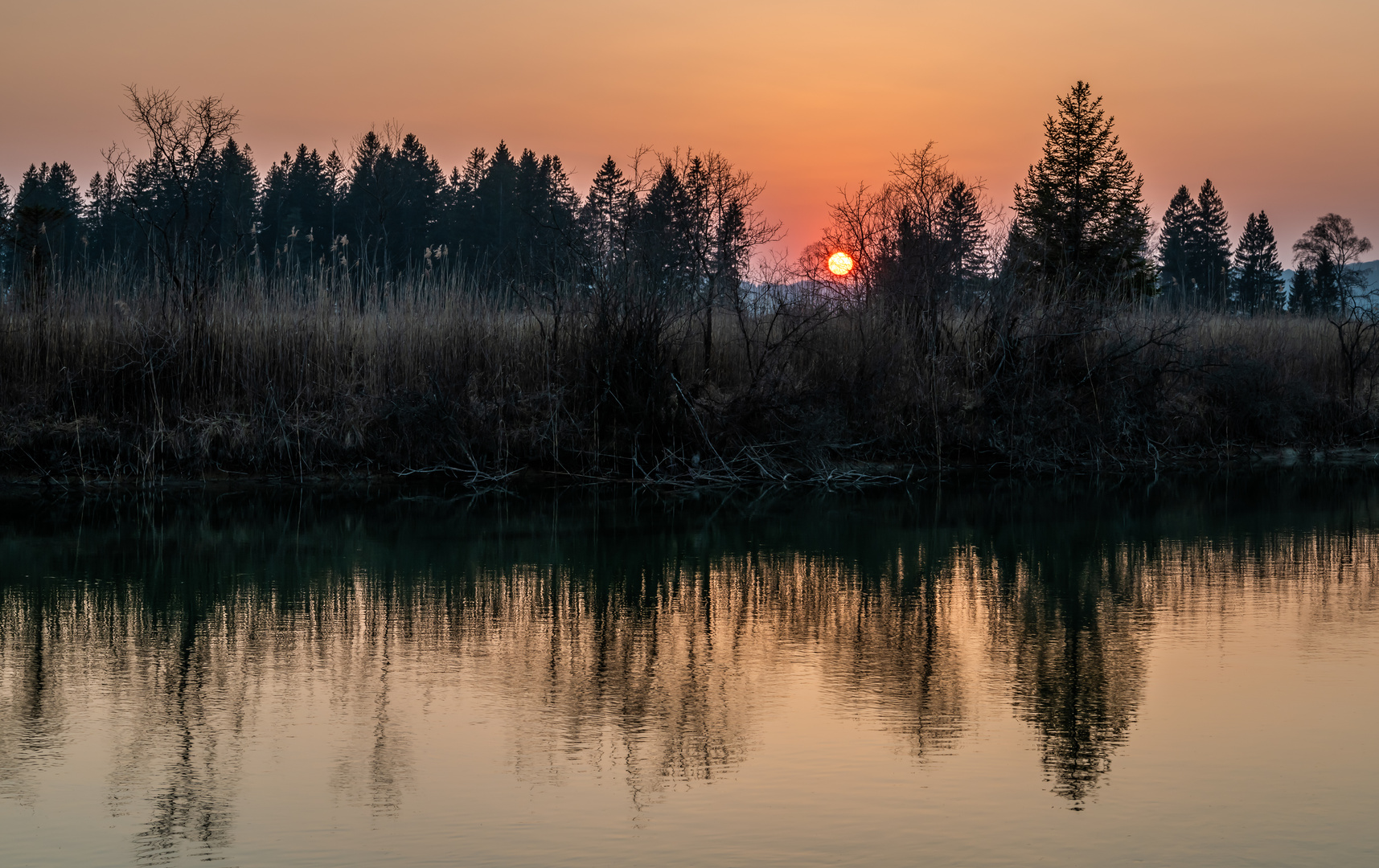 Sonnenuntergang an der Loisach