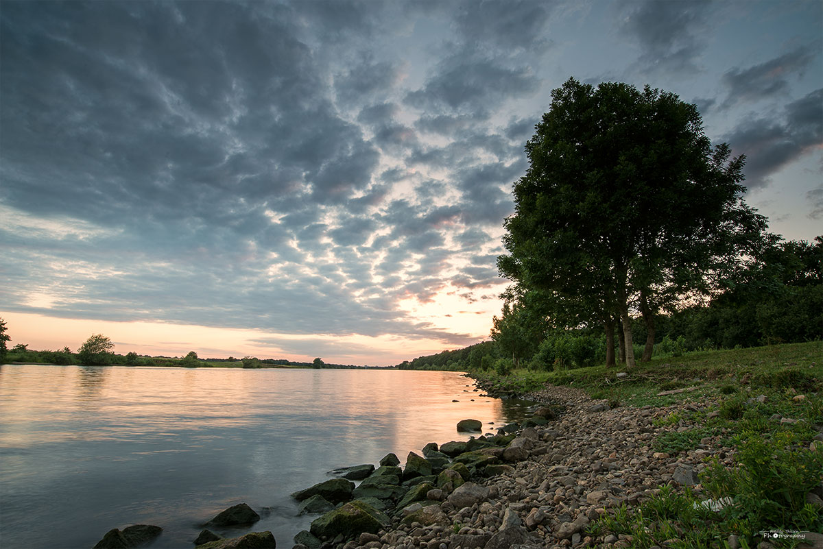 Sonnenuntergang an der Maas