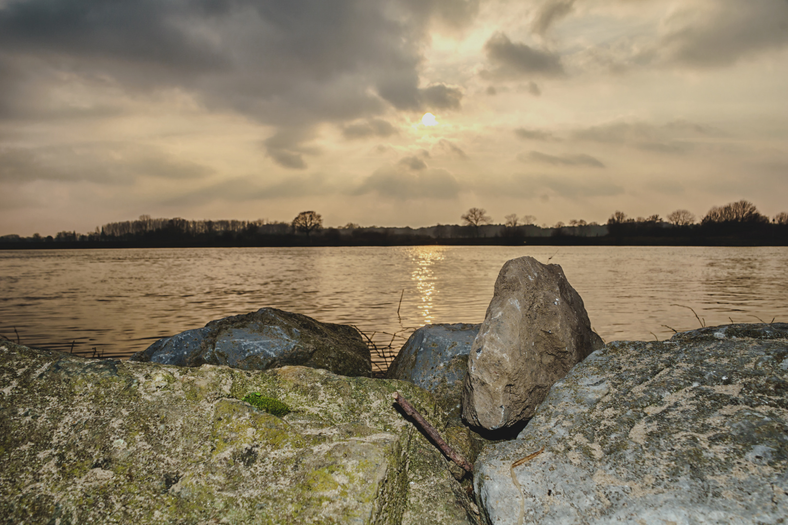 Sonnenuntergang an der Maas