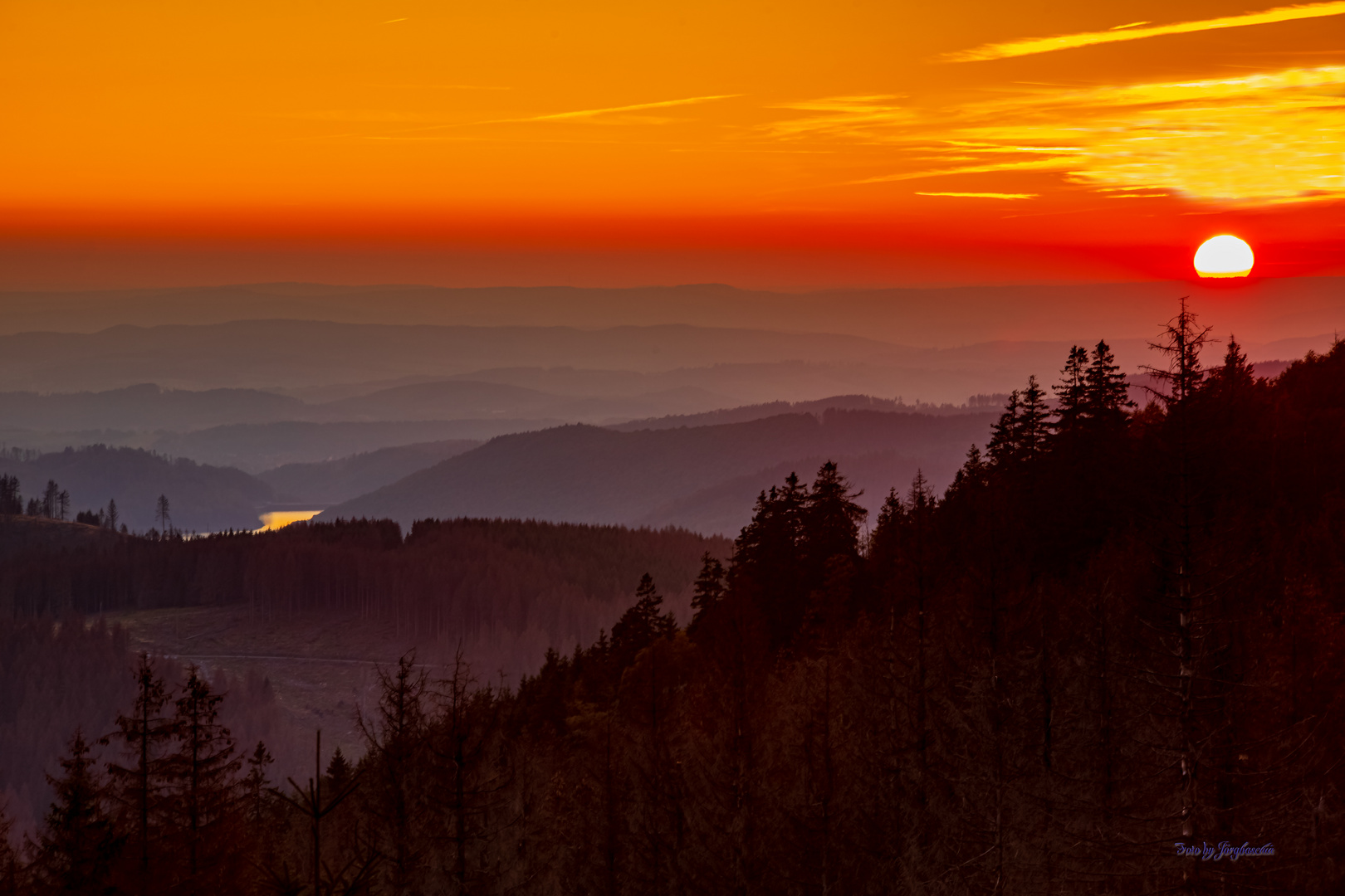 Sonnenuntergang an der Magdeburger Hütte mit Blick über den Südharz