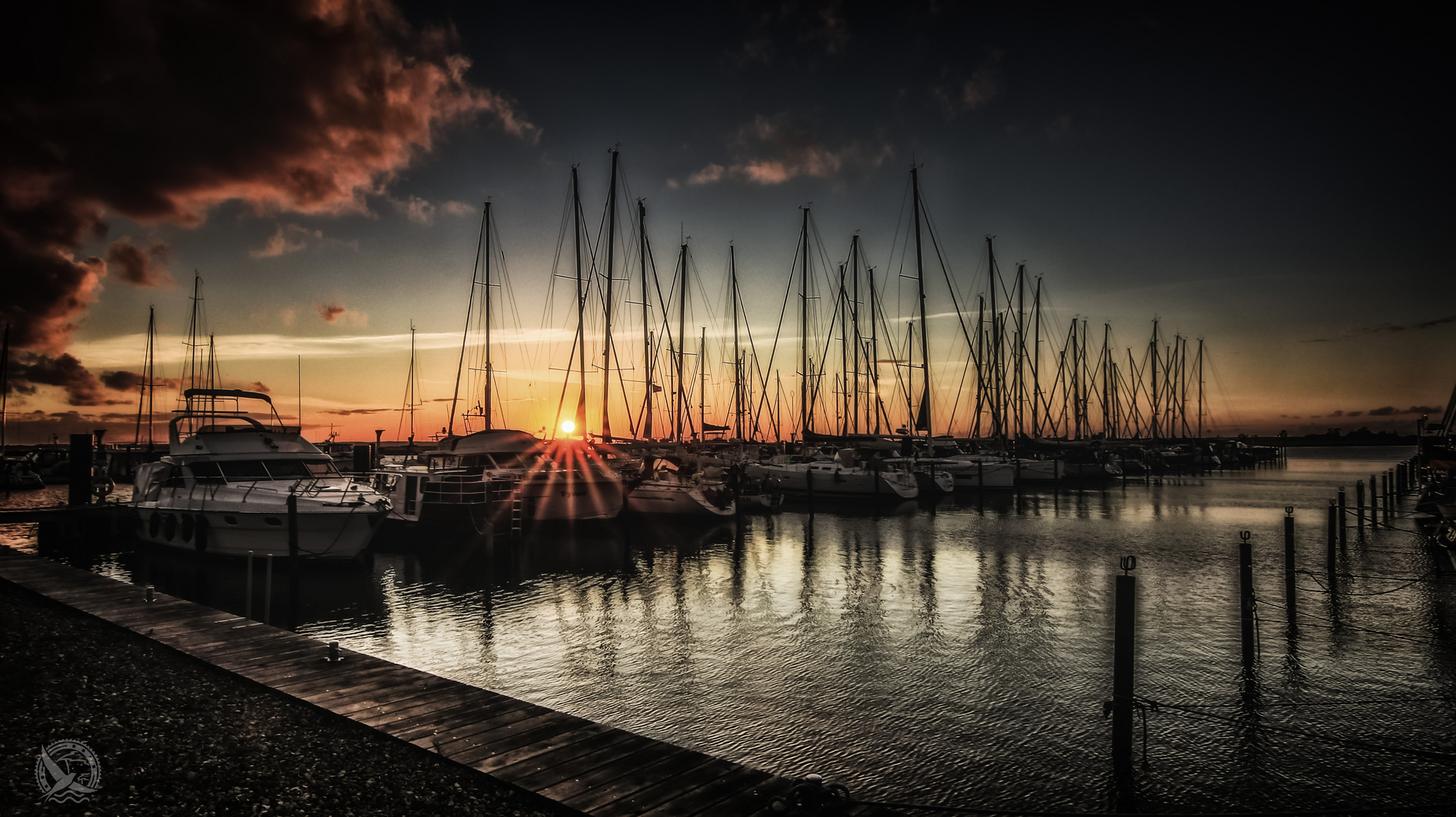 Sonnenuntergang an der Marina Wendtorf in der nähe von Kiel