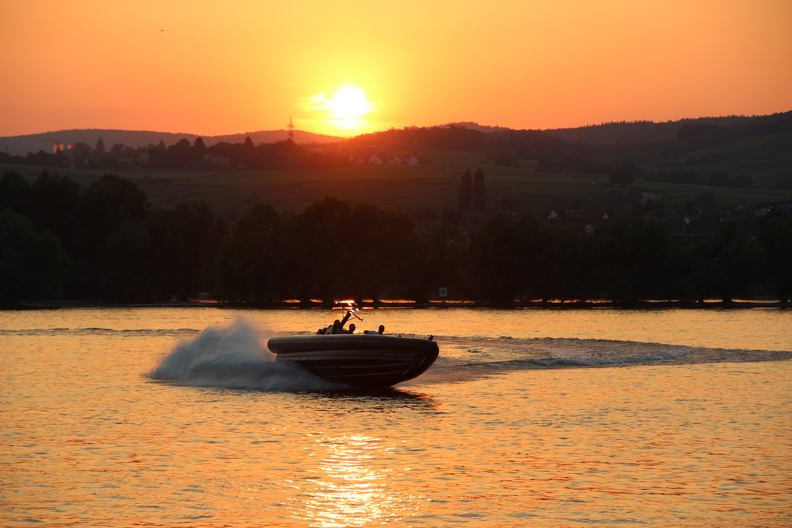 Sonnenuntergang an der Mole Ingelheim