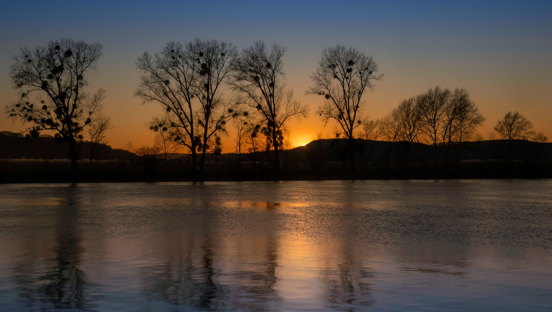 Sonnenuntergang an der Mosel