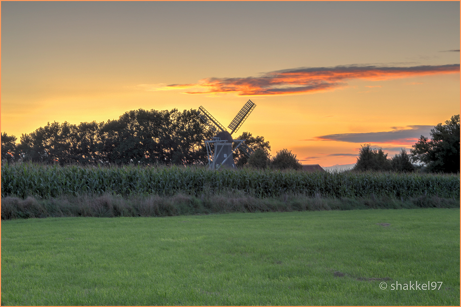 Sonnenuntergang an der Mühle