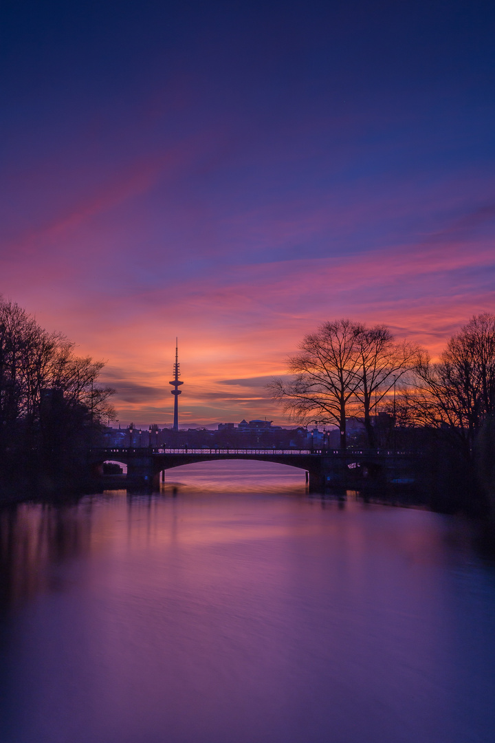 Sonnenuntergang an der Mundsburger Brücke