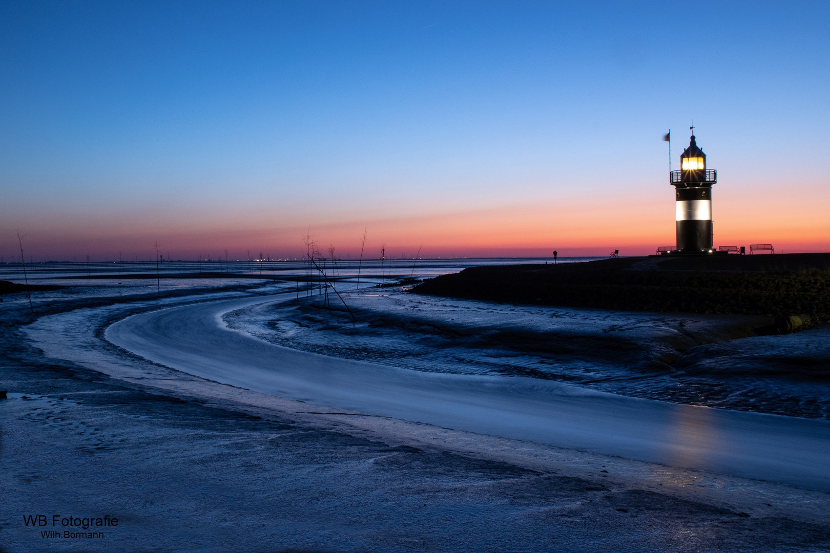 Sonnenuntergang an der Nordsee mit Leuchtturm kleiner Preusse.