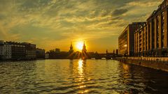 Sonnenuntergang an der Oberbaumbrücke in Berlin