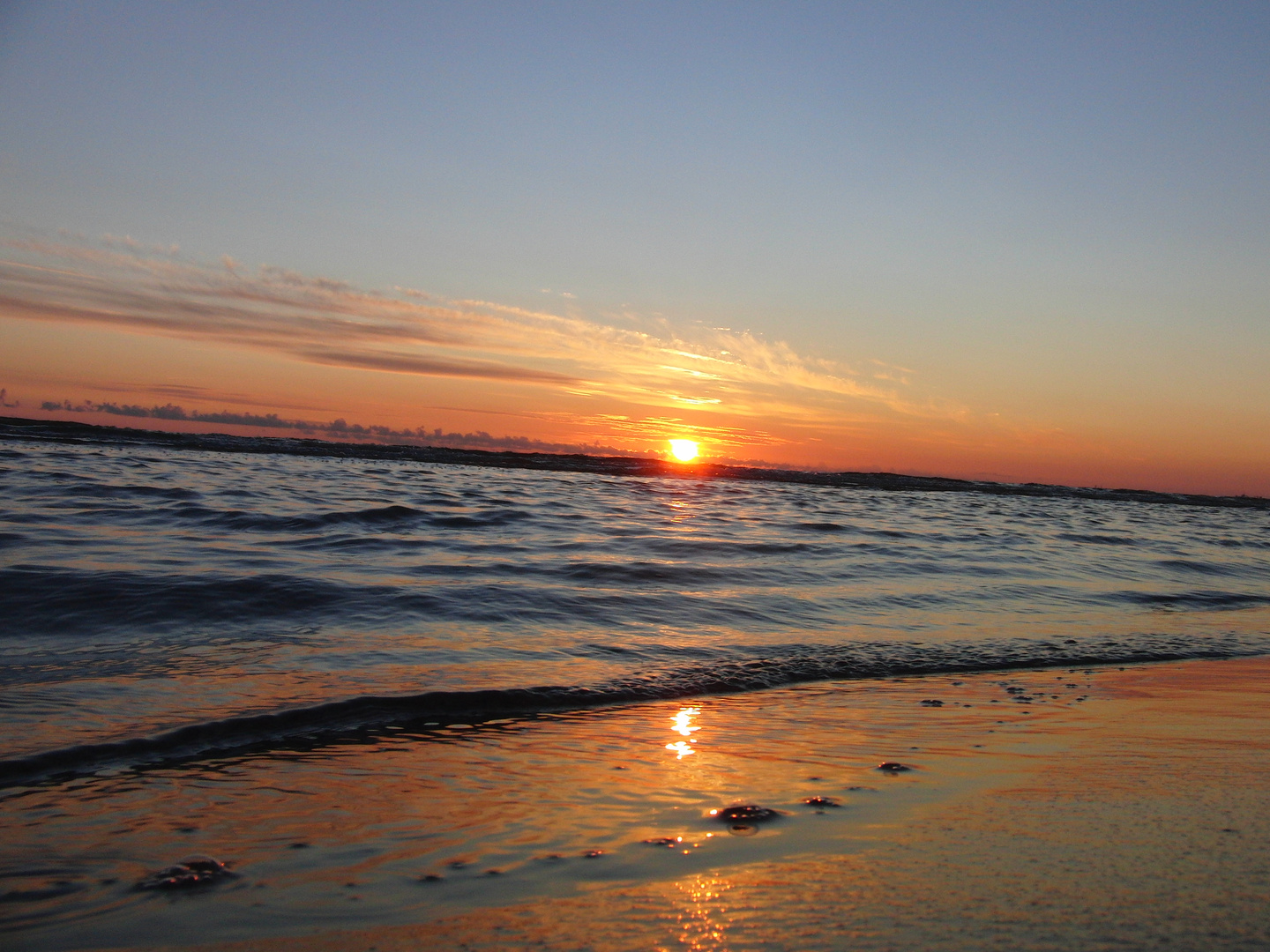 Sonnenuntergang an der Ostsee vom Baltischen Meer in Liepaja