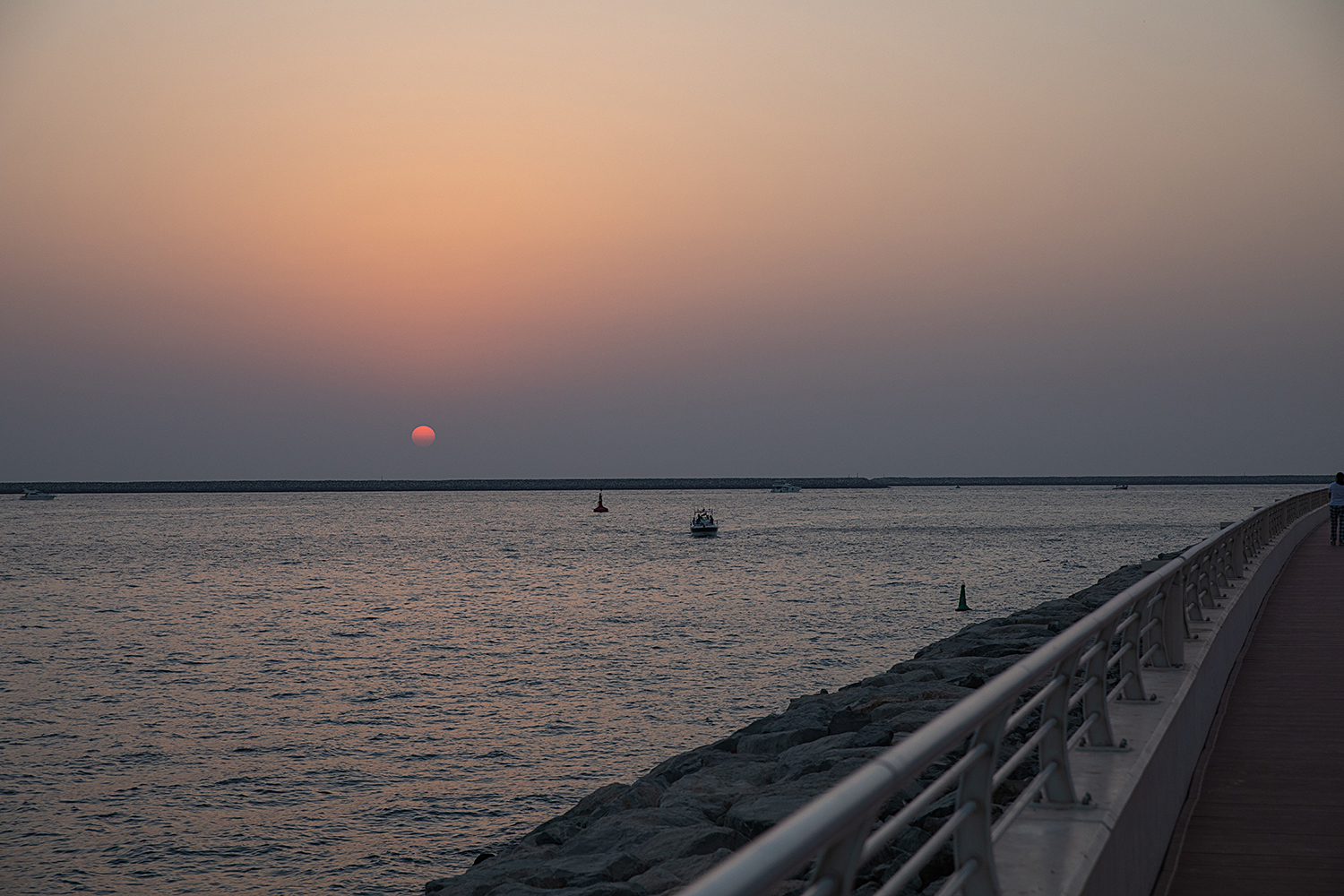 Sonnenuntergang an der Palm Jumeirah Corniche Area