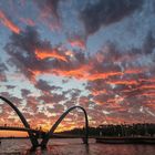 Sonnenuntergang an der Queen Elizabeth Quay Bridge in Perth