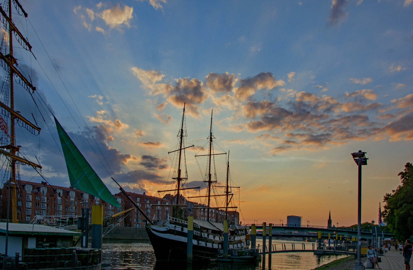 Sonnenuntergang an der Schlachte in Bremen