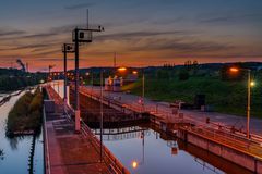 Sonnenuntergang an der Schleuse in Saarbrücken-Burbach