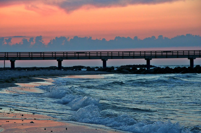 Sonnenuntergang an der Schönberger Strandbrücke (Ostsee) von Thorsten Kertzel