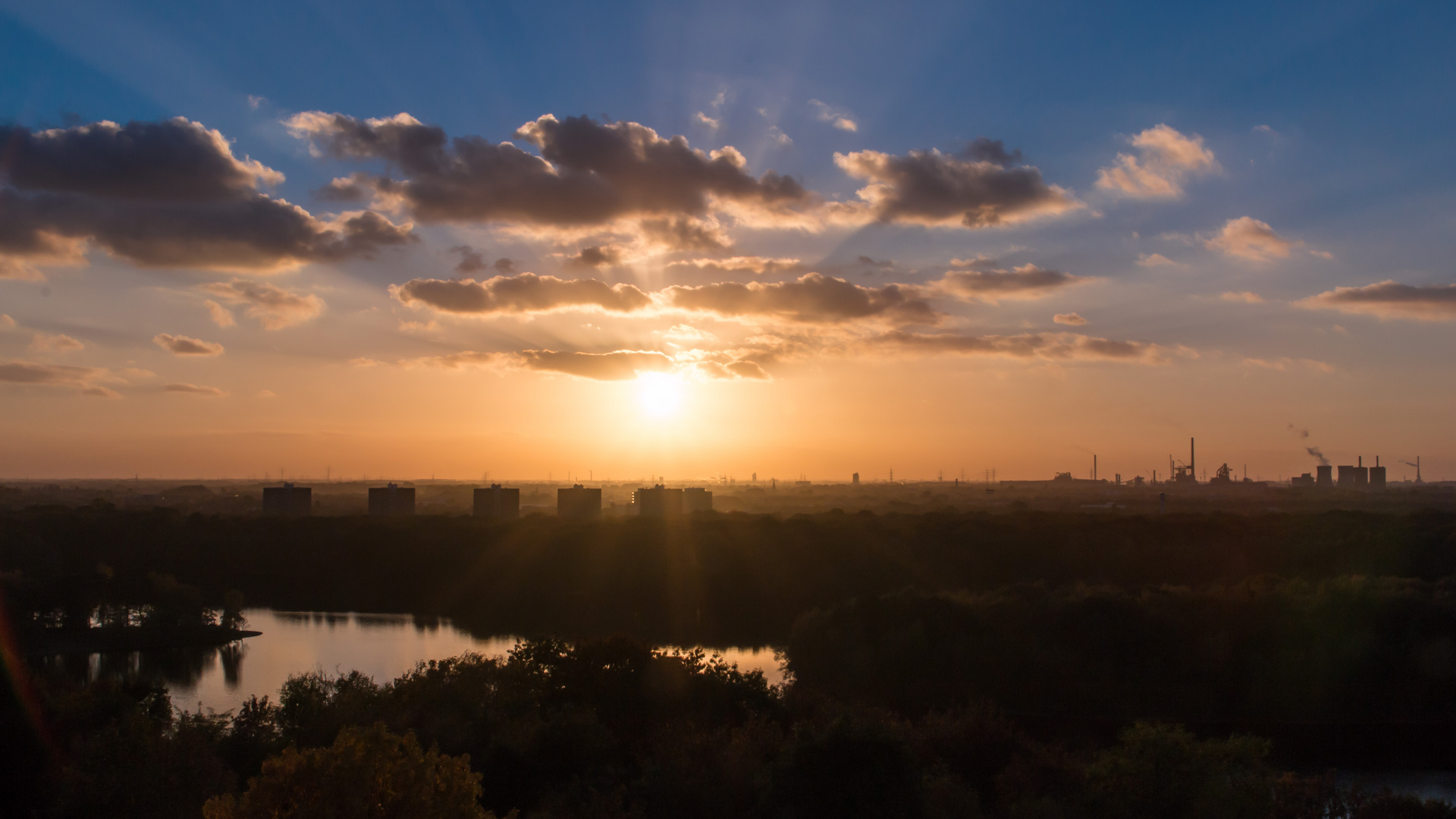 Sonnenuntergang an der Sechs-Seen-Platte in Duisburgrg