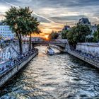 Sonnenuntergang an der Seine in Paris in einem HDR-Bild