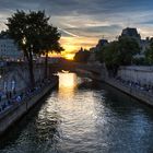 Sonnenuntergang an der Seine in Paris in einem HDR-Bild eingefangen