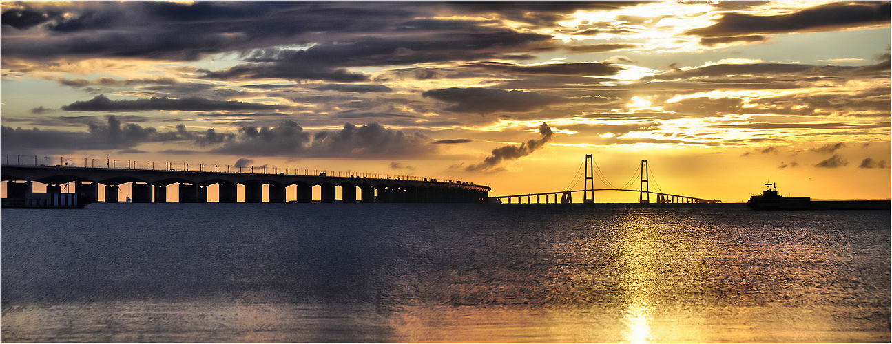 - Sonnenuntergang an der Storebæltsbroen -