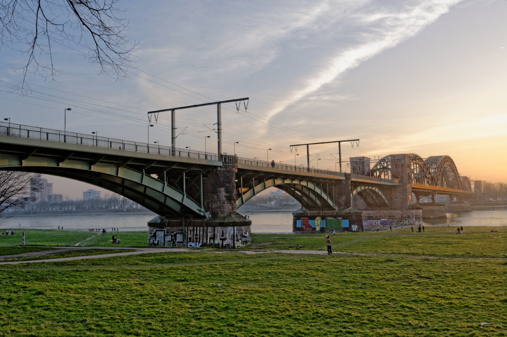 Sonnenuntergang an der Südbrücke