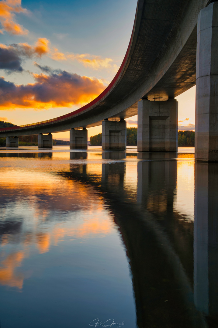 Sonnenuntergang an der Talsperre