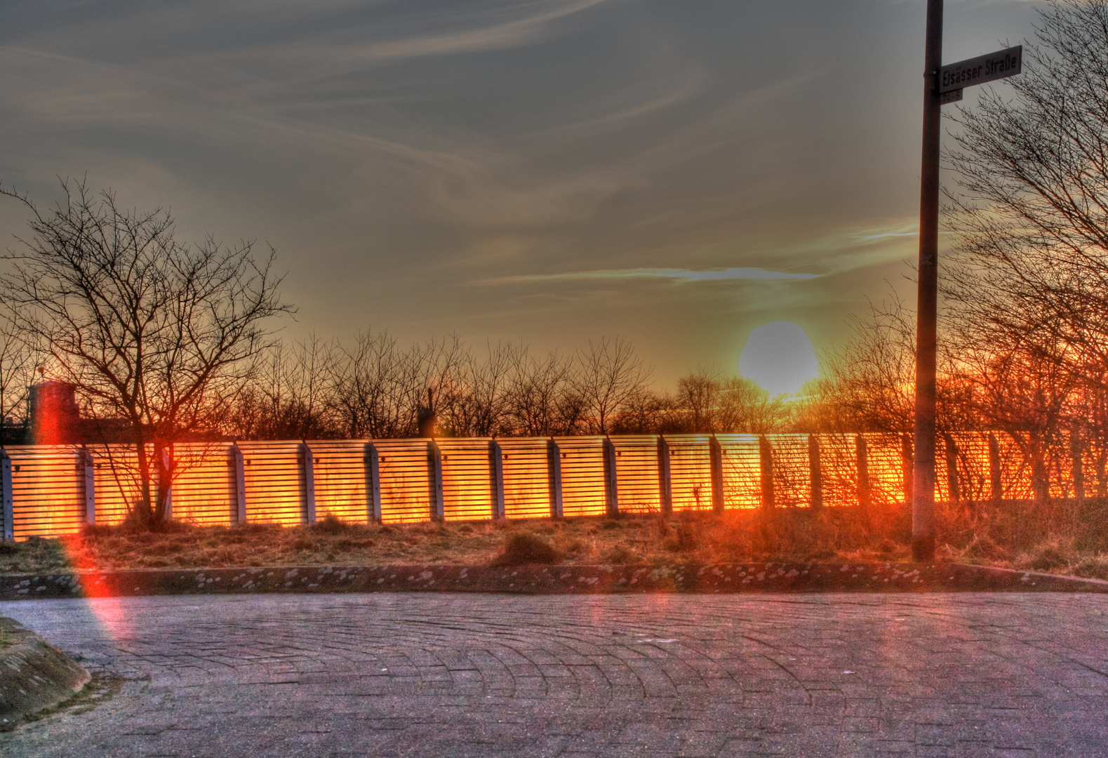 Sonnenuntergang an der Umgehungsstraße