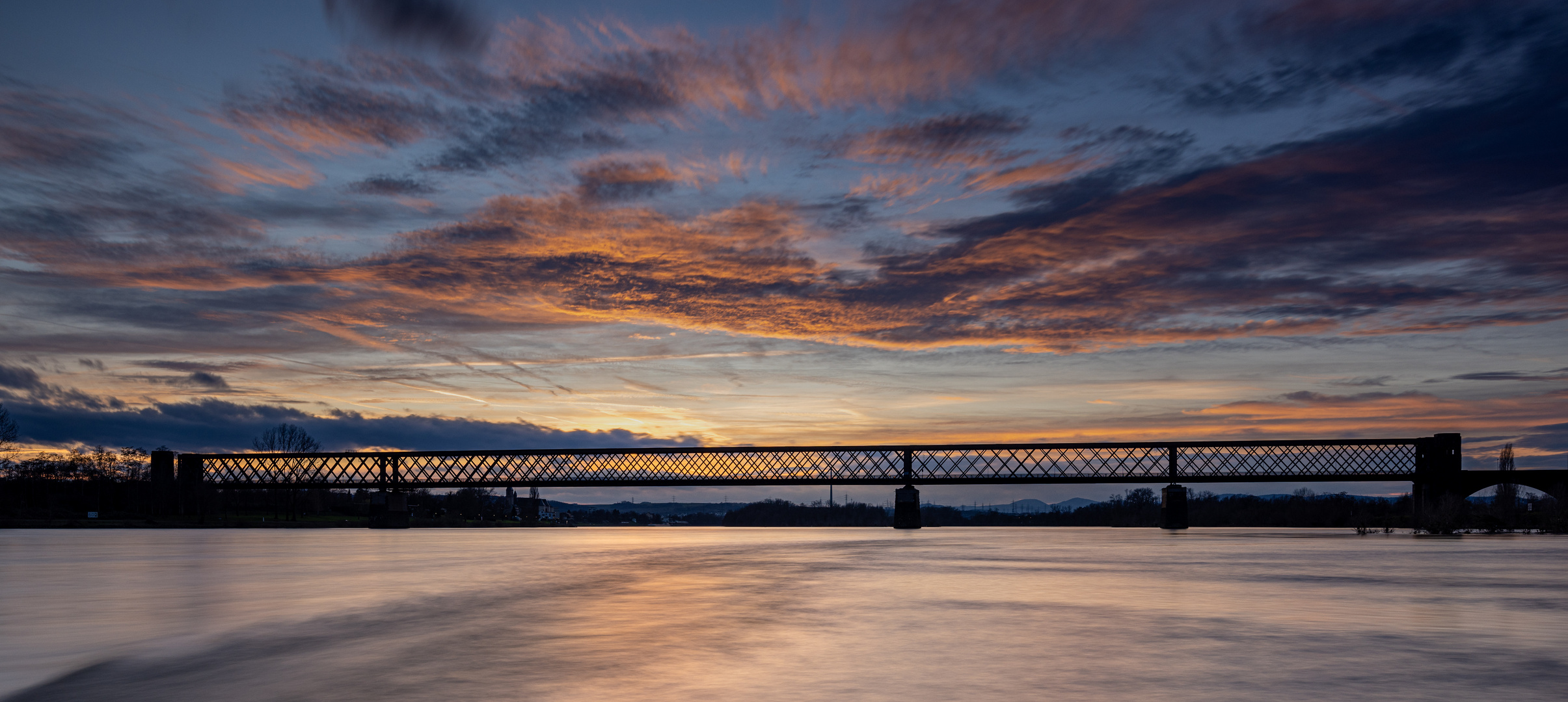 Sonnenuntergang an der Urmitzer Eisenbahnbrücke