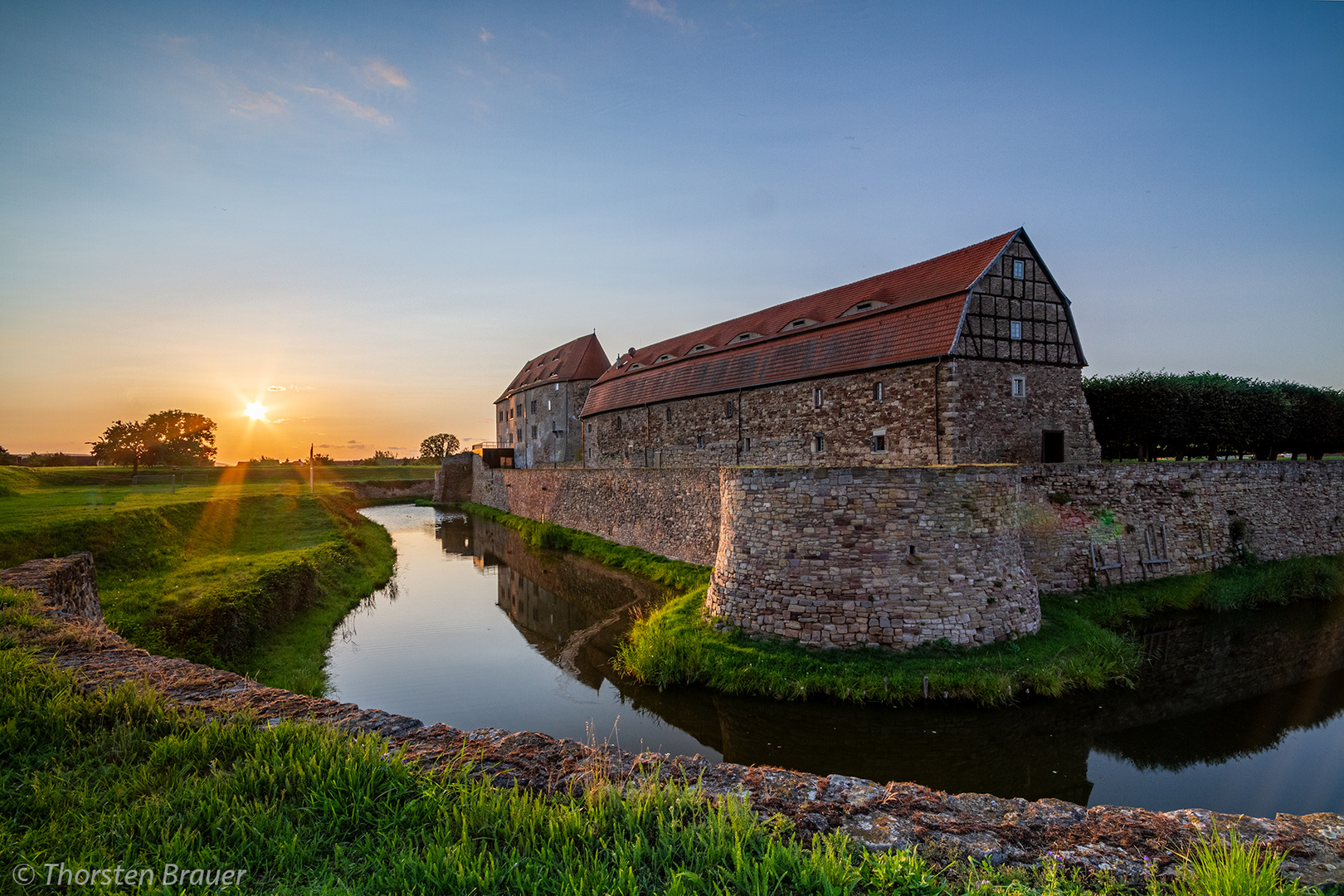 Sonnenuntergang an der Wasserburg Heldrungen