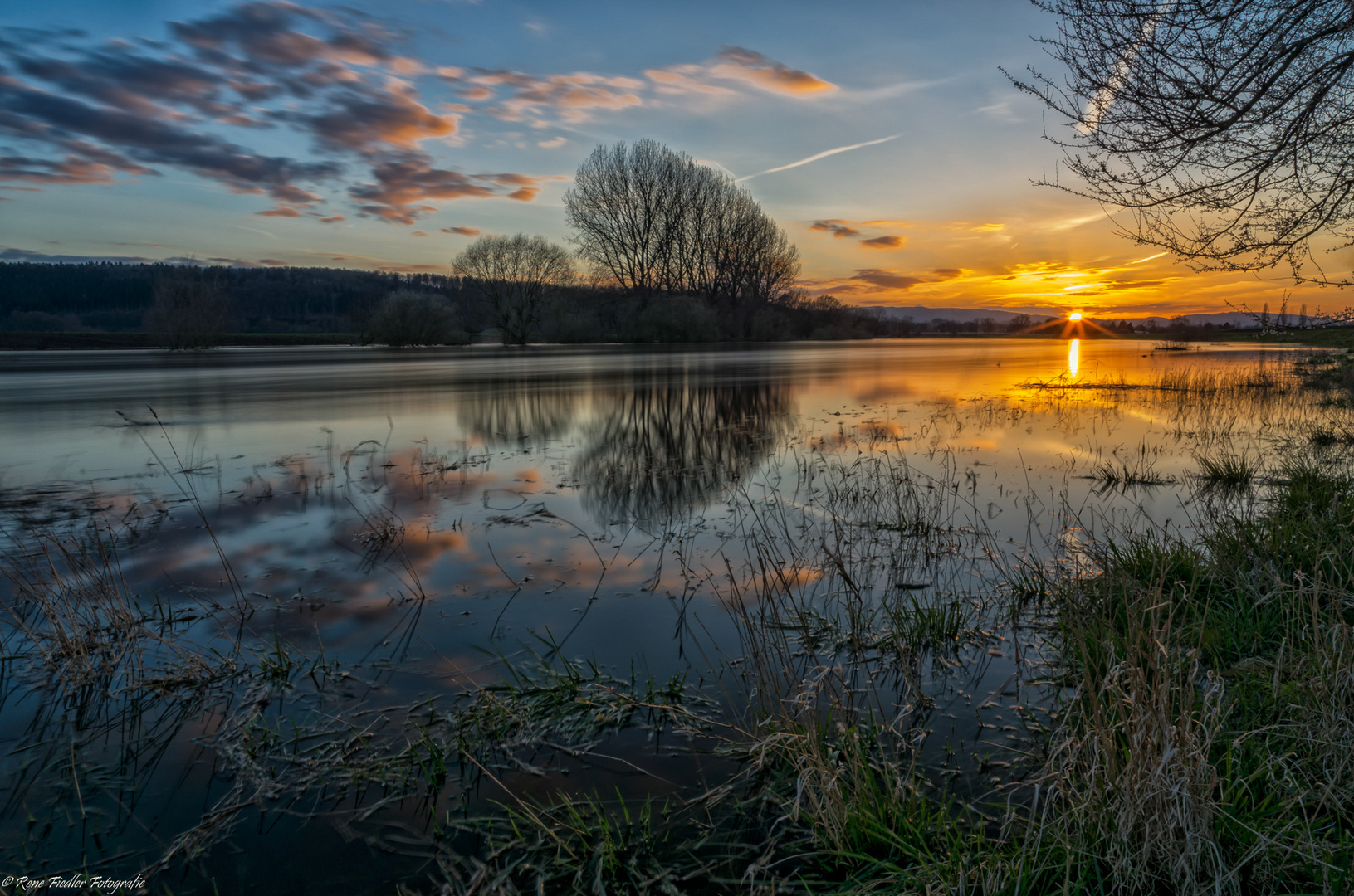 Sonnenuntergang an der Weser bei Hameln