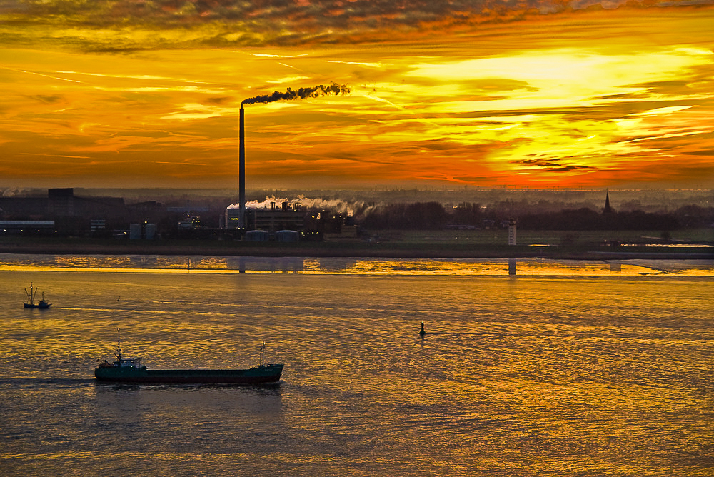 Sonnenuntergang an der Wesermündung