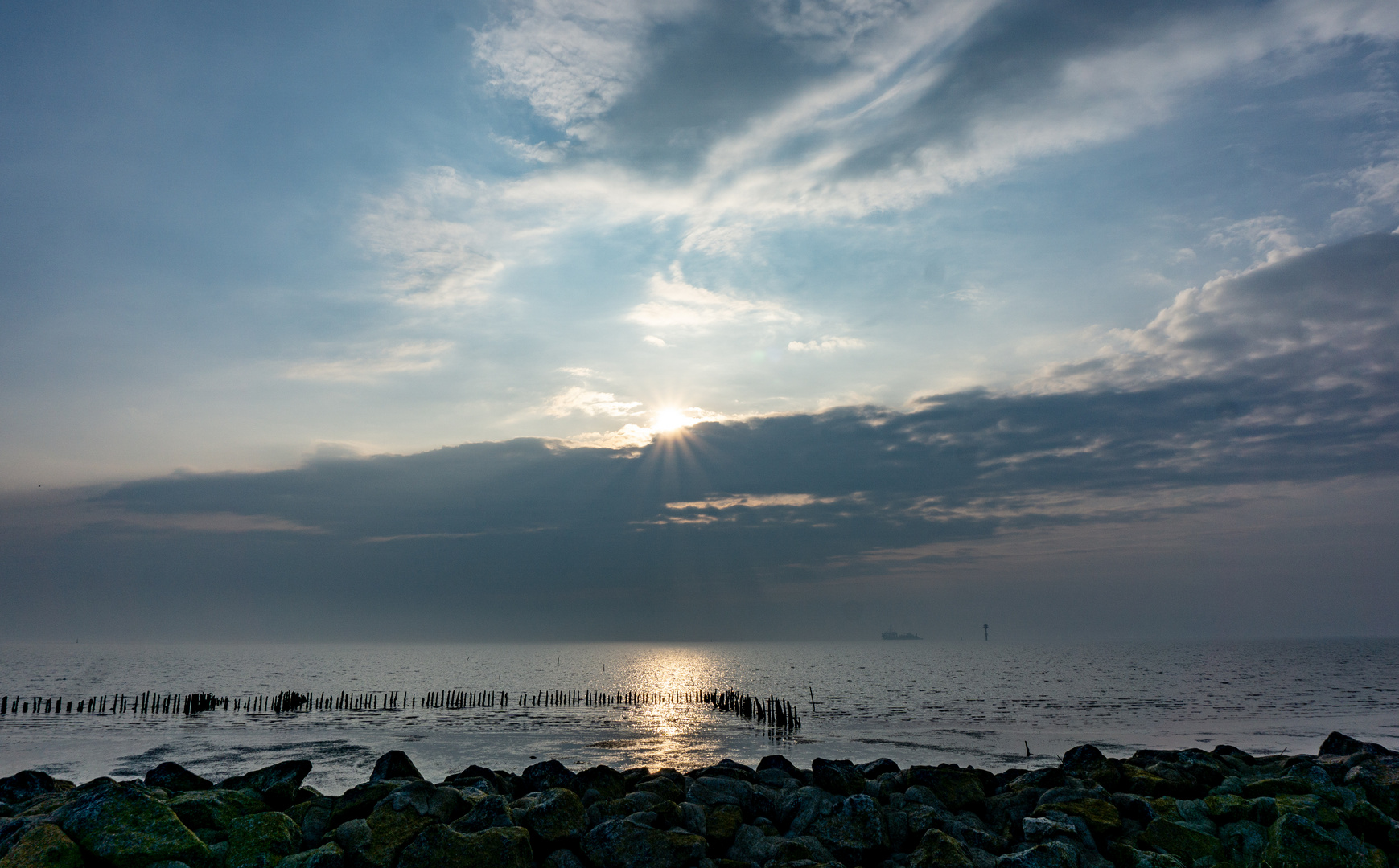 sonnenuntergang an der wesermündung