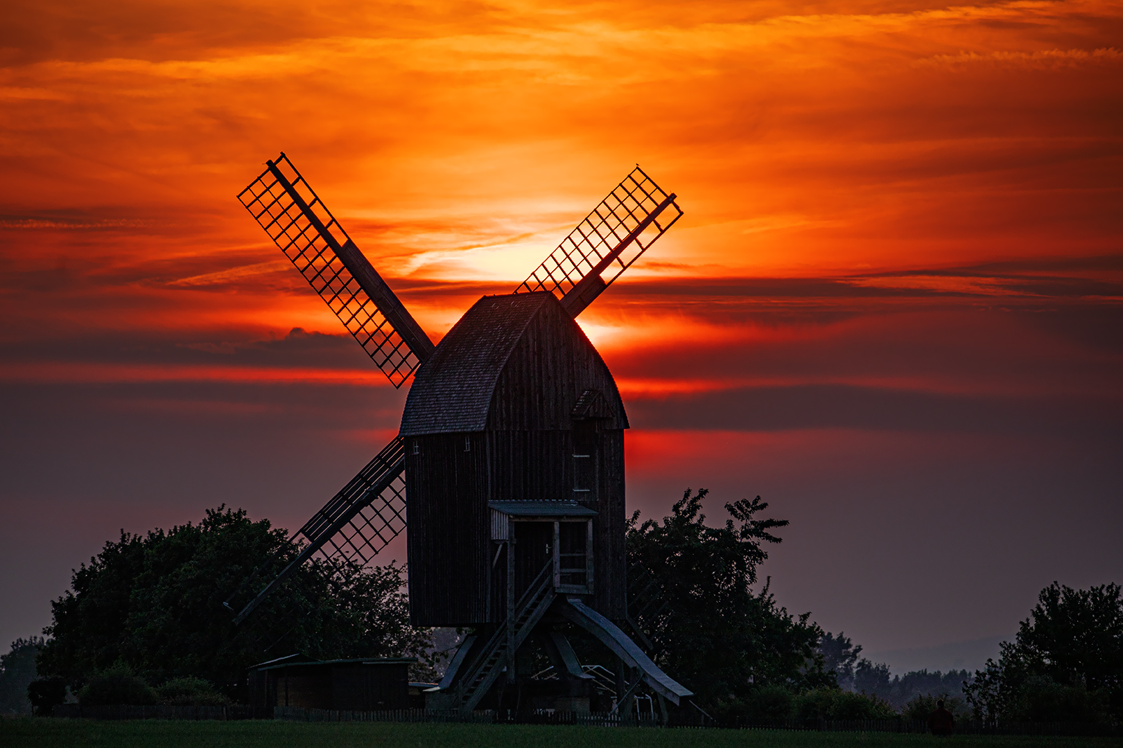 Sonnenuntergang an der westlichen Wulferstedter Windmühle...