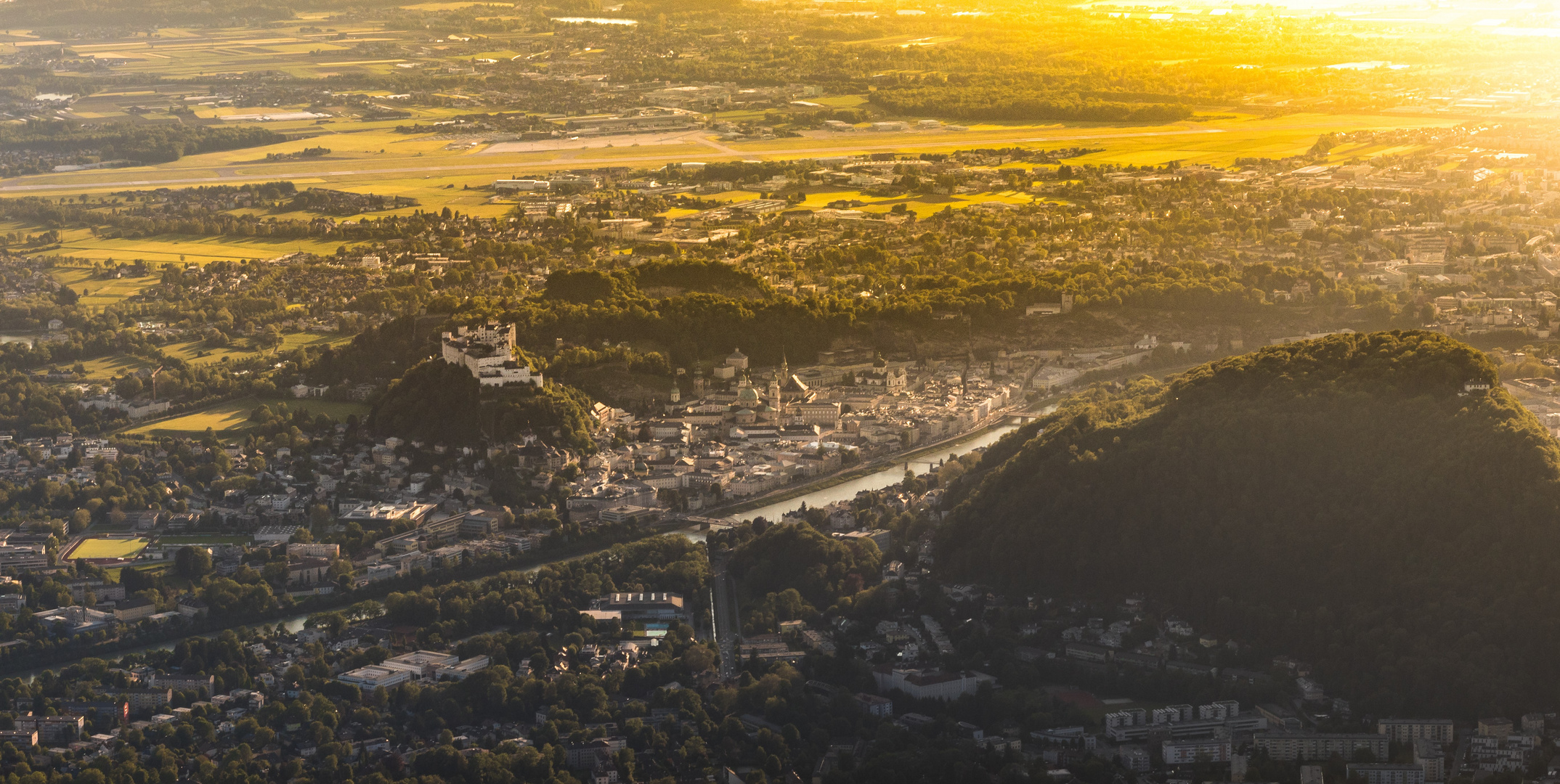 Sonnenuntergang an einem Herbsttag