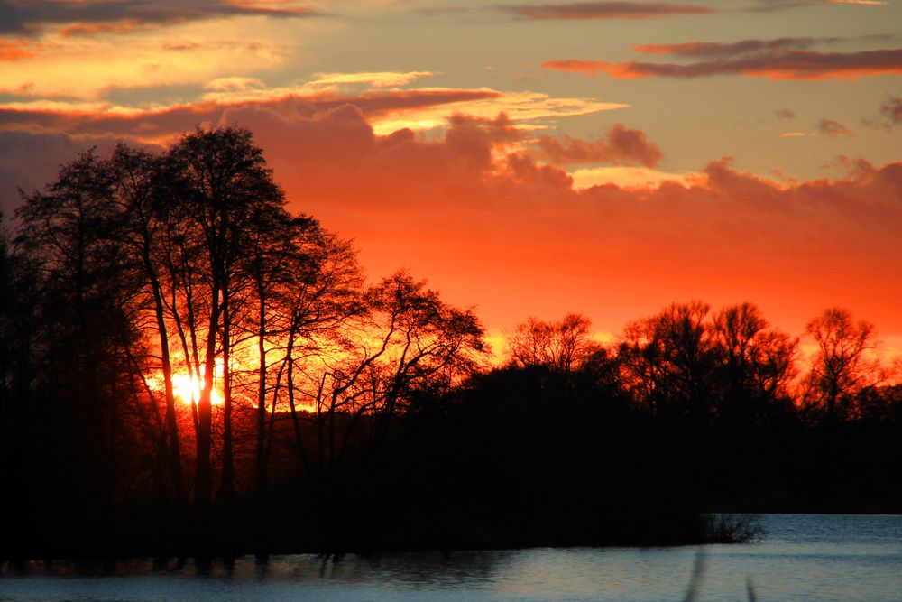 Sonnenuntergang an einem Seitenarm der Havel