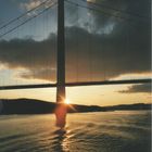 Sonnenuntergang an Hängebrücke