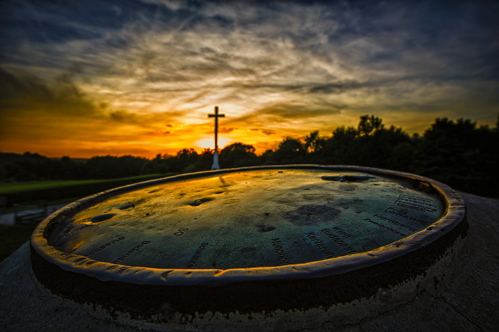 Sonnenuntergang an historischer Stätte