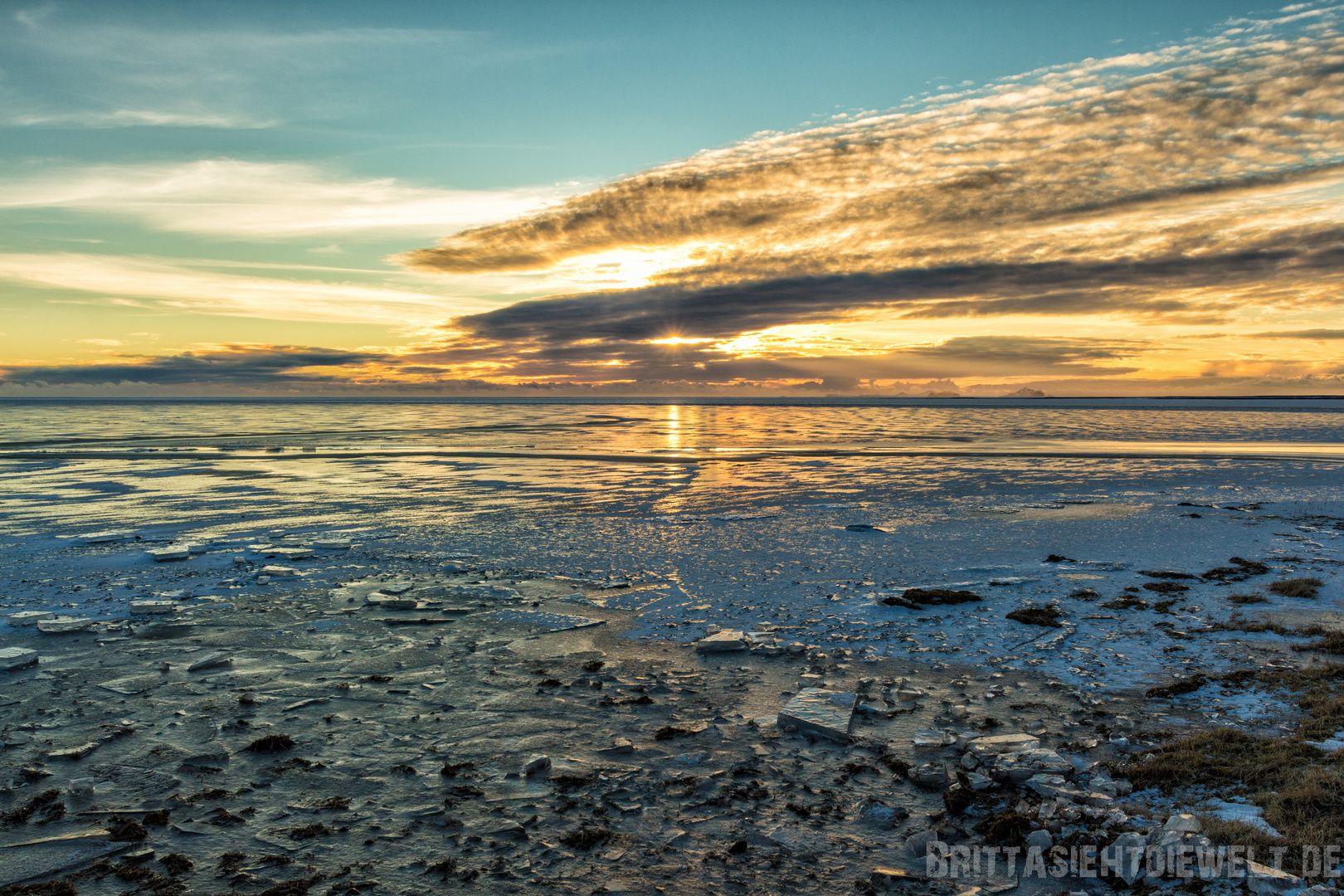 Sonnenuntergang an Islands Südküste